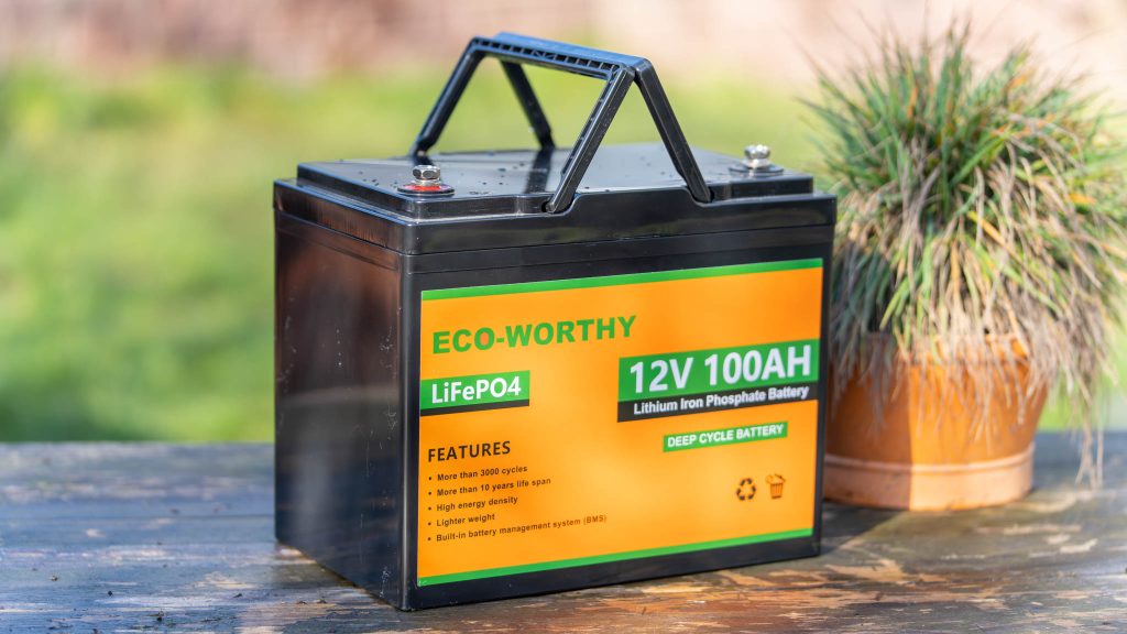 Review: ECO-Worthy LiFePO4 12V 100Ah battery, with values after 1 year of  use!